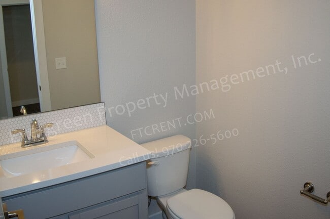 Building Photo - 298 E Chestnut St