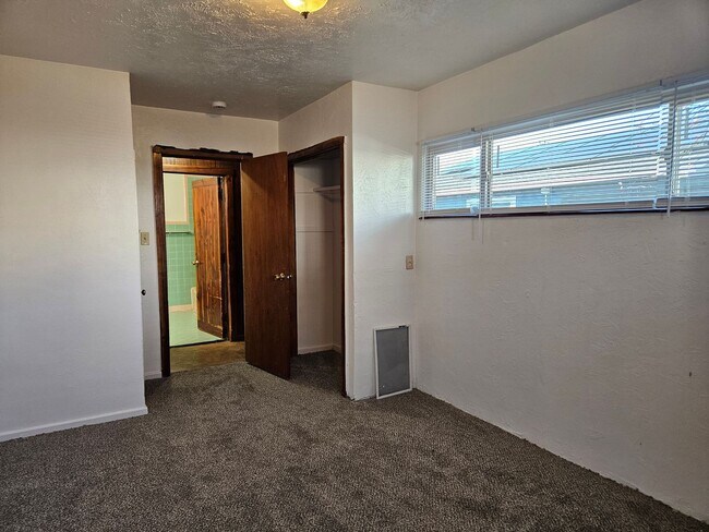 Building Photo - 316-317 S Vincent Ct