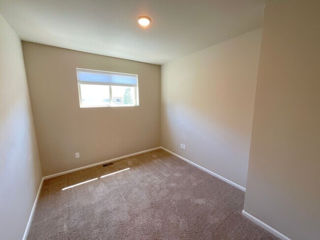 Building Photo - 3 Bedroom Home Available Near Marksheffel ...