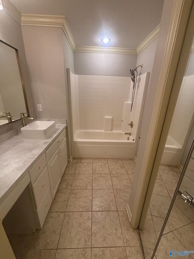 Building Photo - 1308 McClung Ave SE