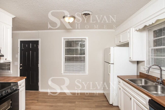 Building Photo - Prepare to be impressed by this 4 bedroom,...