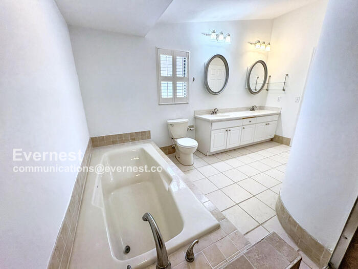 Building Photo - 2604 Sablewood Dr