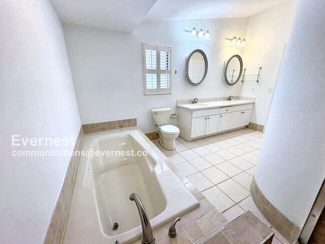 Building Photo - 2604 Sablewood Dr
