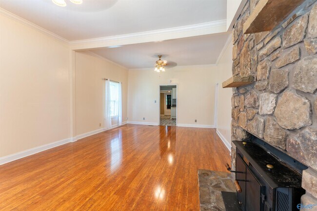 Building Photo - 718 Rison Ave NE