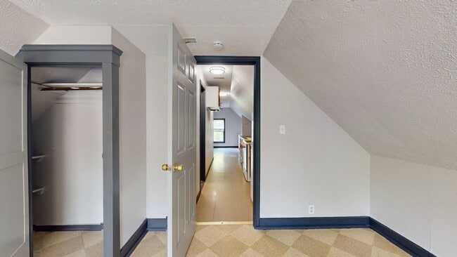 Building Photo - 3334 W 82nd St