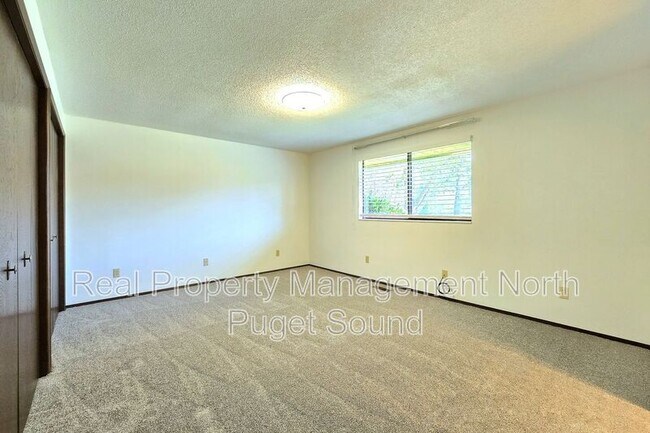 Building Photo - 2403 117th Ave NE