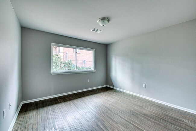Building Photo - 202 W K St