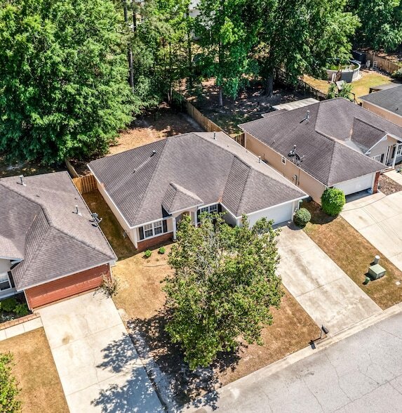 Building Photo - 2056 Sylvan Lake Dr