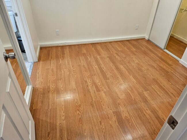 Building Photo - 20624 Kittridge St