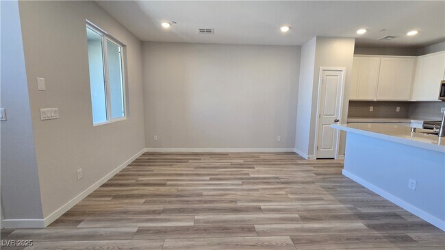 Building Photo - 988 Gearus Pl