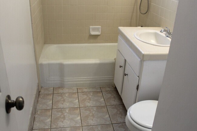 Building Photo - Cute Home for Rent South Bakersfield Cul De Sac