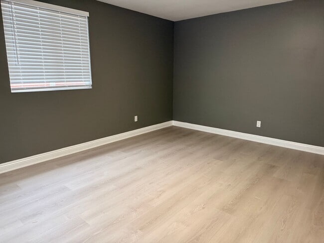 Building Photo - Newly Remodeled Home