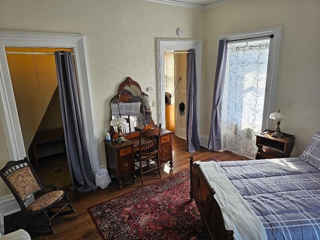 Building Photo - 936 Main St