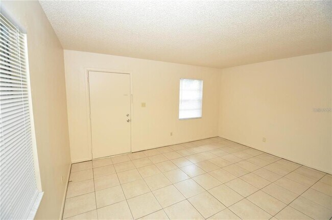 Building Photo - 1428 E Fern Rd