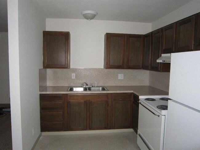 Building Photo - 2 br, 1 bath Apartment - Martin House Apts 32