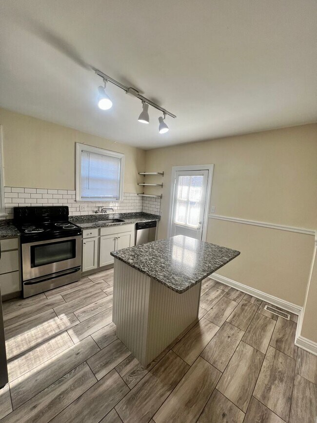 Building Photo - 4505 W Grace St