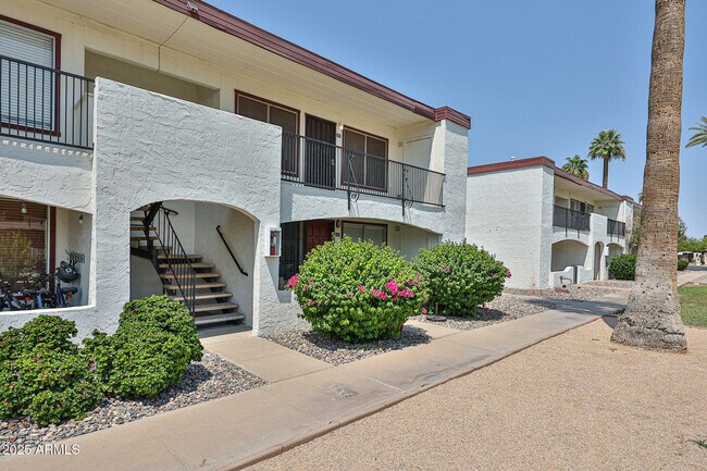 Building Photo - 240 Old Litchfield Rd