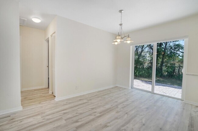 Building Photo - 3800 Calvin Ave