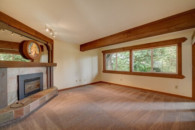 Building Photo - 3bd/2.5ba Edmonds Home