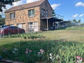 Building Photo - charming  Stone home : 1-bedroom, 1-bathroom (All utilities included)