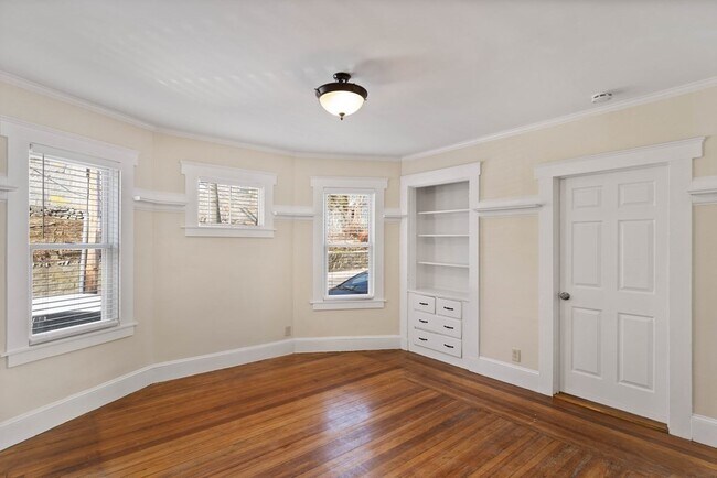 Building Photo - 52 Alpheus Rd
