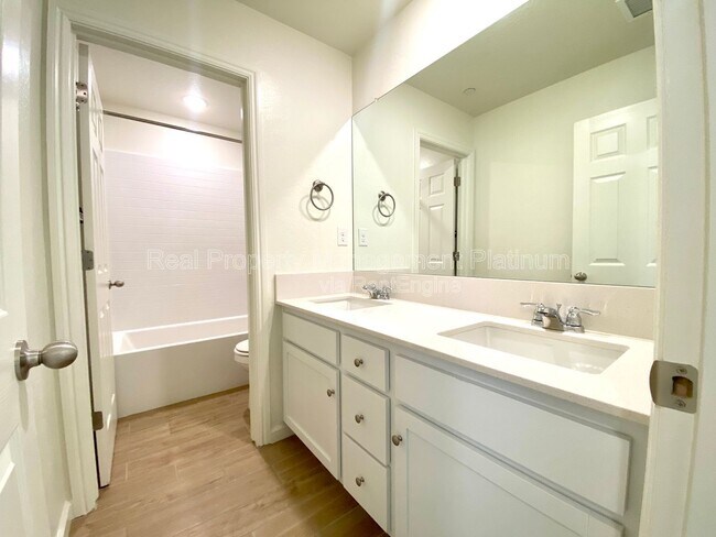 Building Photo - 6407 E Riesling Dr