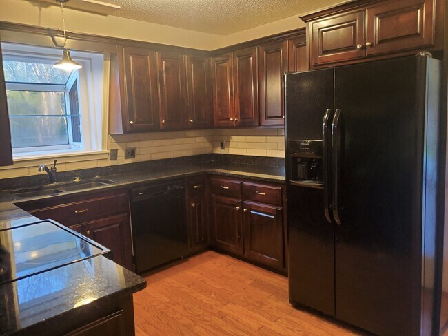 Building Photo - 4704 Great Oaks Dr