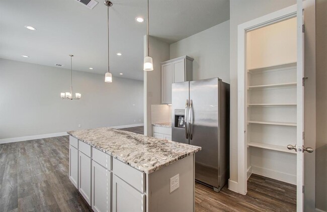 Building Photo - 1741 Cove Cres Ct