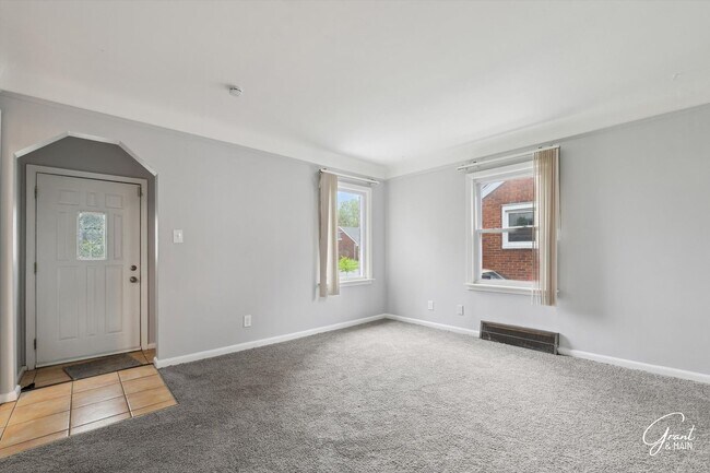 Building Photo - $1300 3 bedroom bungalow