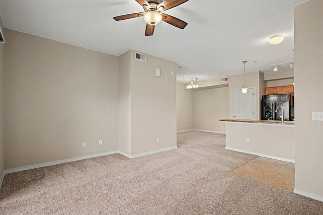 Building Photo - Beautifully Updated 2 Bed / 2 Bath Condo with Garage in Chatfield Bluffs