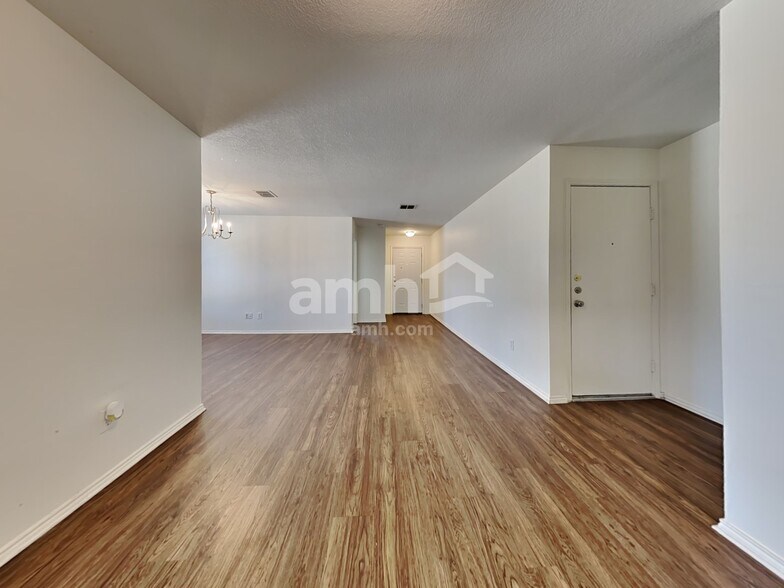 Building Photo - 5533 Parkview Hills Ln