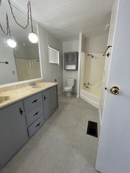 double sinks, huge BR - 17149 Chico Dr