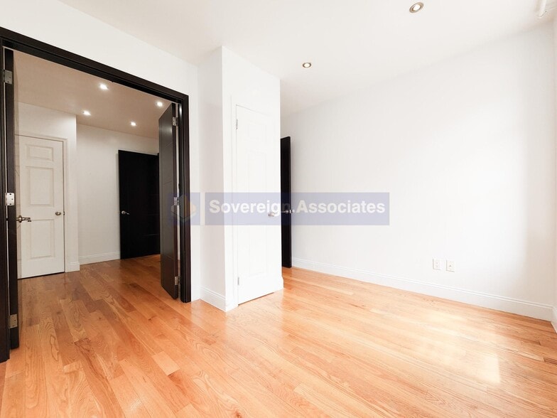 Building Photo - 109 W 105th St