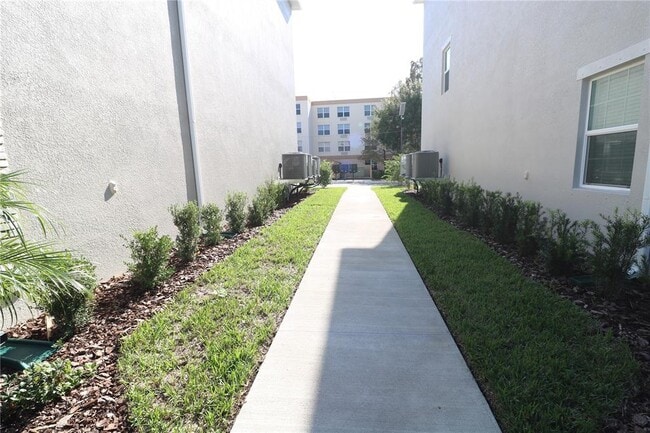 Building Photo - 4510 S Manhattan Ave