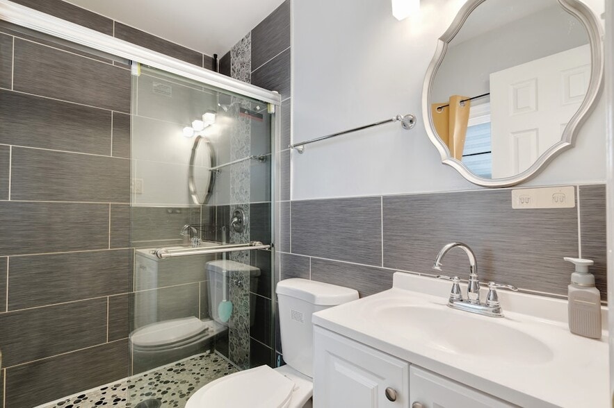 Bathroom - 900 E Tantallon Dr
