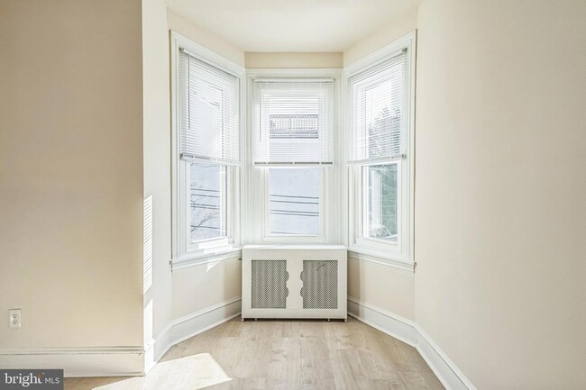 Building Photo - 459 Martin St