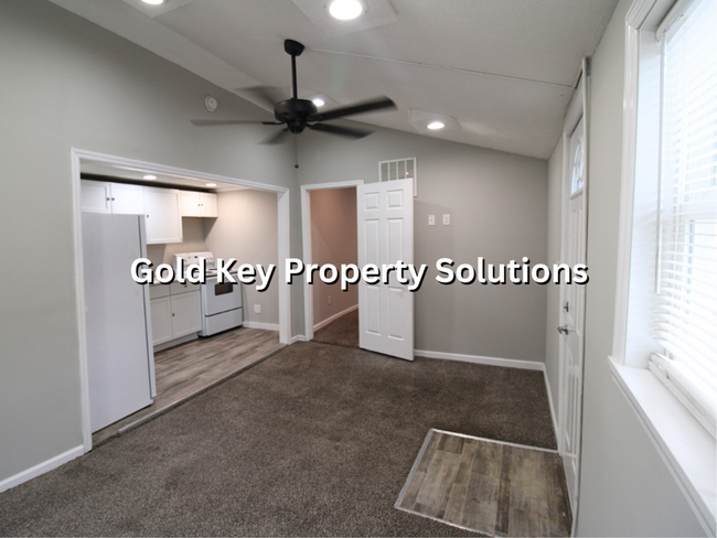 Building Photo - 1 BR 1 BA Downstairs Apartment with ALL UT...