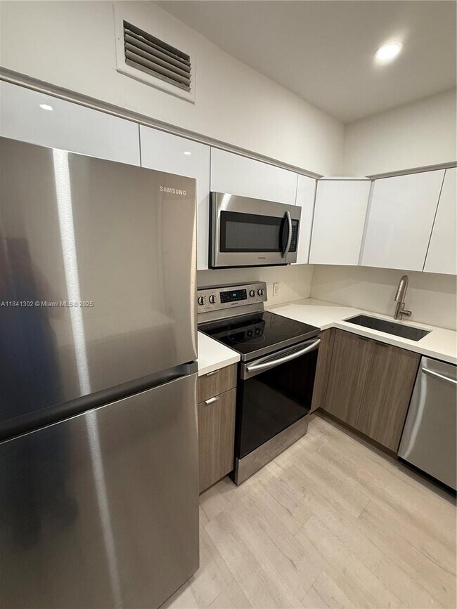Building Photo - 1150 Madruga Ave