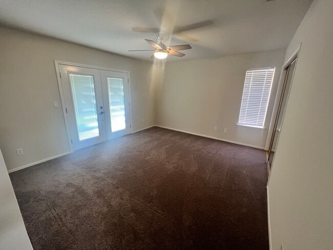 Building Photo - Great looking home on a court location wit...