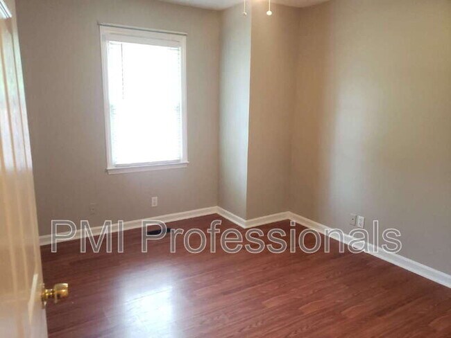 Building Photo - 218 Beechwood Cir