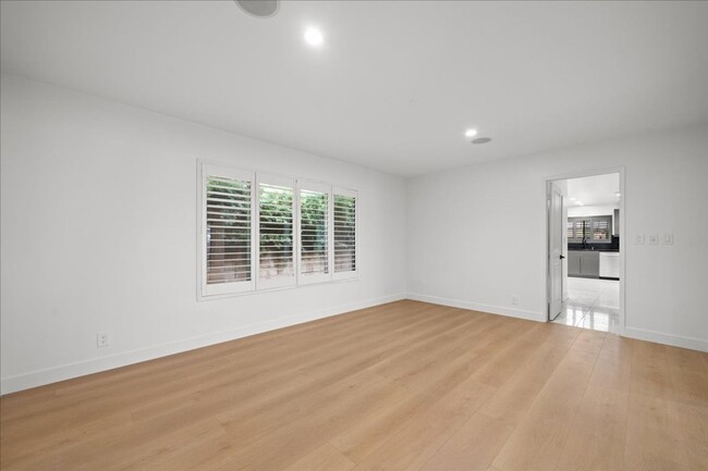 Building Photo - Stunning Remodeled 3-Bedroom Home in Prime...