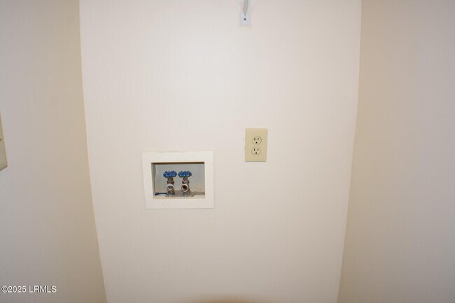 Building Photo - 1231 Ladys Island Dr