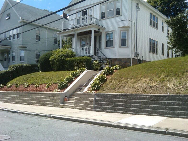 Primary Photo - 344 Cornell St
