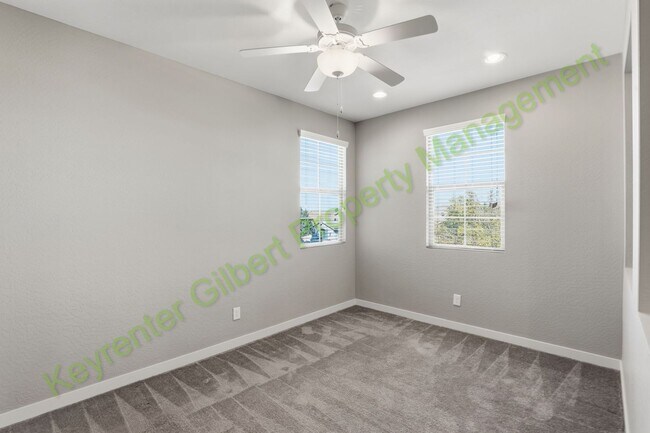 Building Photo - Charming 3-bed/3bath Gilbert Corner Lot Ho...