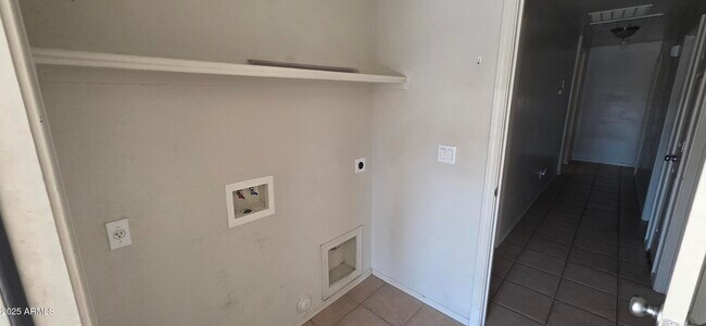 Building Photo - 9079 N 115th Dr