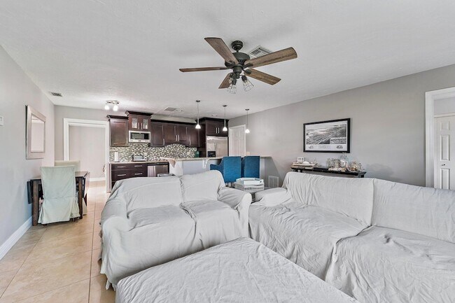 Building Photo - 5854 SE Orange Blossom Trail