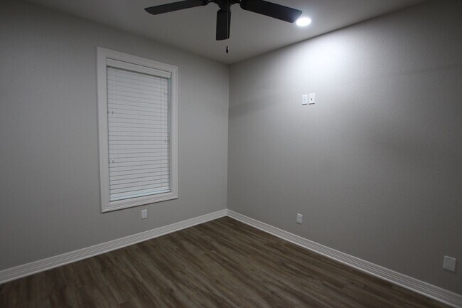 Building Photo - Stunning 3 bedroom 2 bath rental in Whitehouse! – A Must-See!