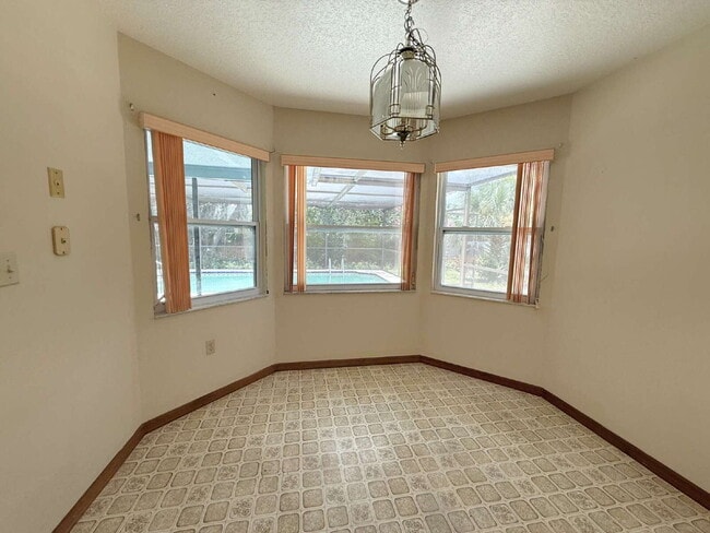 Building Photo - "Charming 3-Bed, 2-Bath Oasis in Spring Hi...