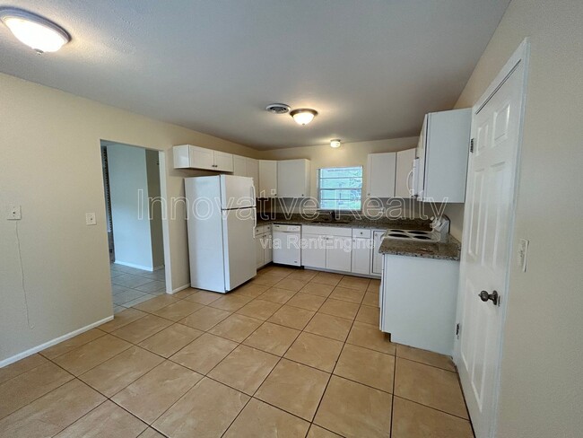 Building Photo - 2441 Fifeshire Dr