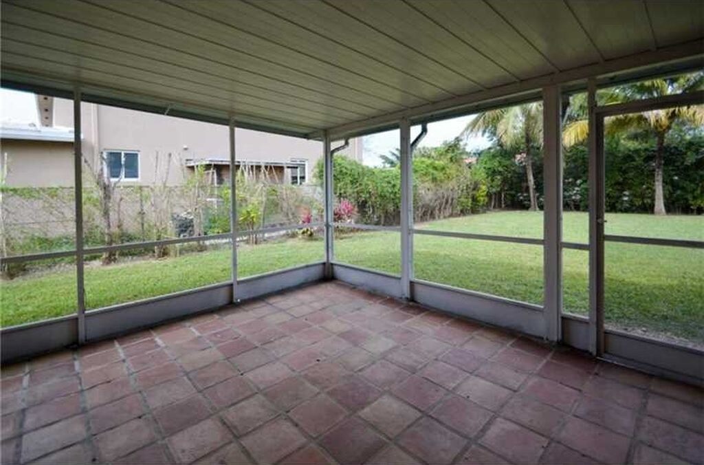 Large Screened Patio - 6515 SW 48th St